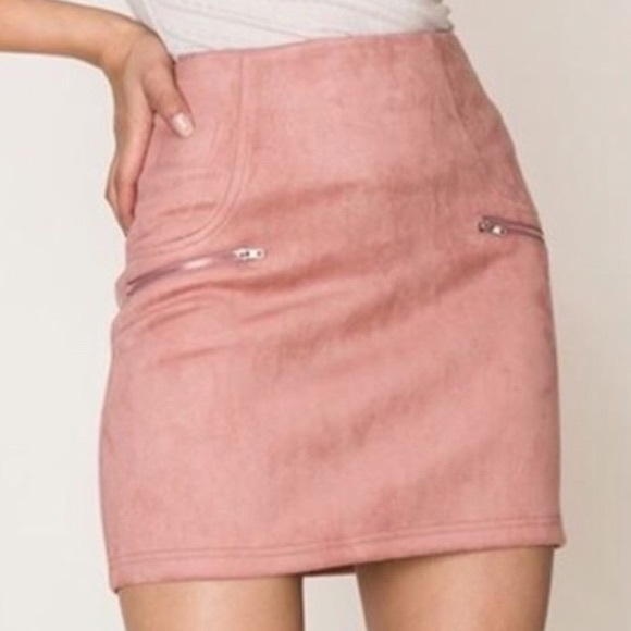 🎉HOST PICK🎉STUNNING LINED DUSTY PINK SUEDE SKIRT - Picture 2 of 8